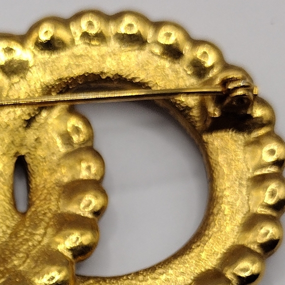 Double Circle Gold & Pearls Brooch - Picture 6 of 6